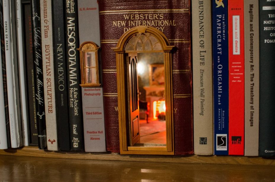 Miniature book nooks